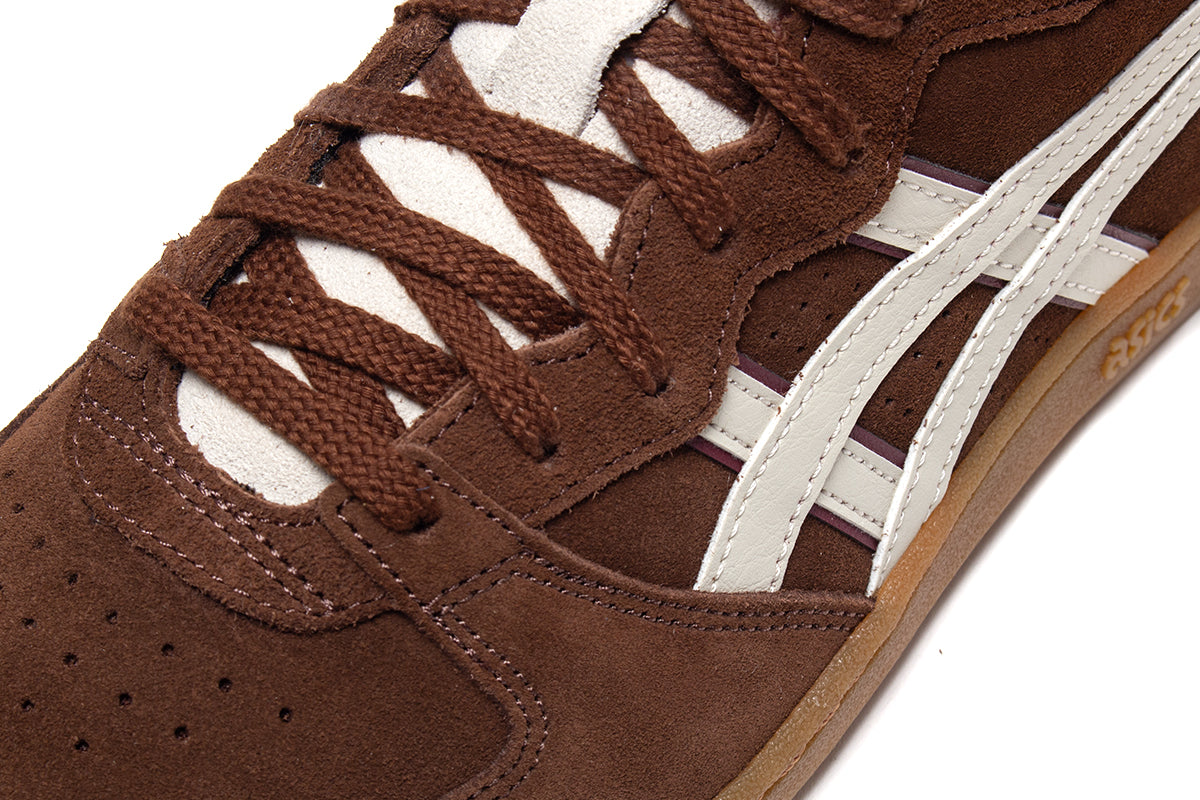 Asics - Skyhand OG
Style # 1203A452.200
Color : Reddish Brown / Oatmeal