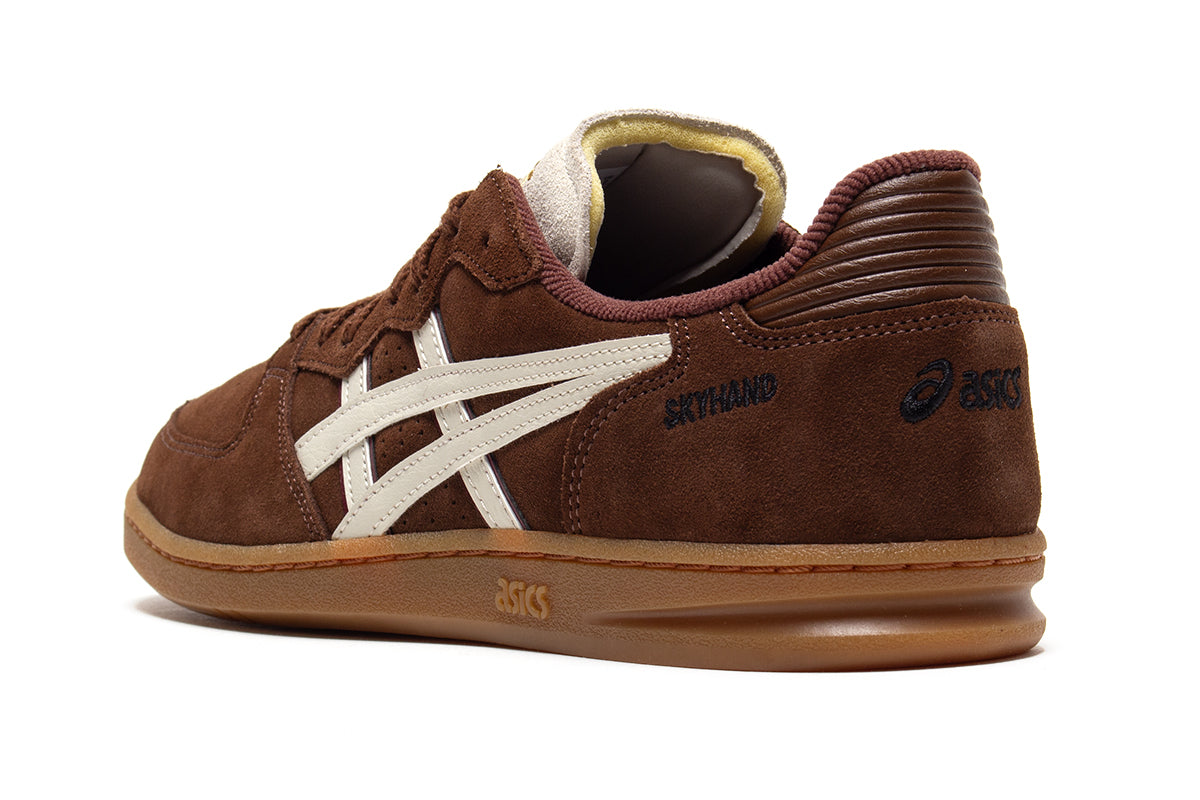Asics - Skyhand OG
Style # 1203A452.200
Color : Reddish Brown / Oatmeal