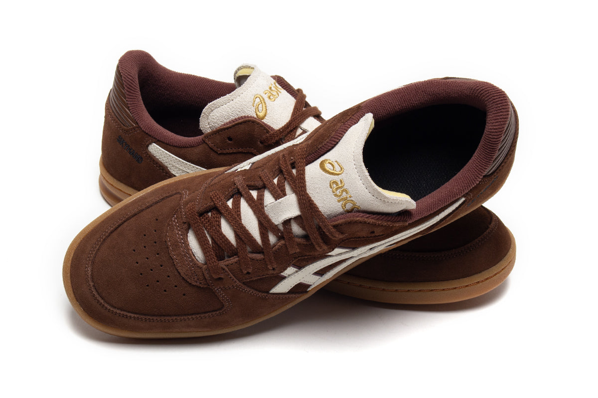 Asics - Skyhand OG
Style # 1203A452.200
Color : Reddish Brown / Oatmeal