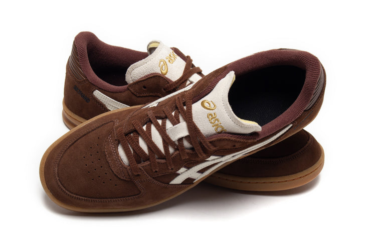 Asics - Skyhand OG
Style # 1203A452.200
Color : Reddish Brown / Oatmeal