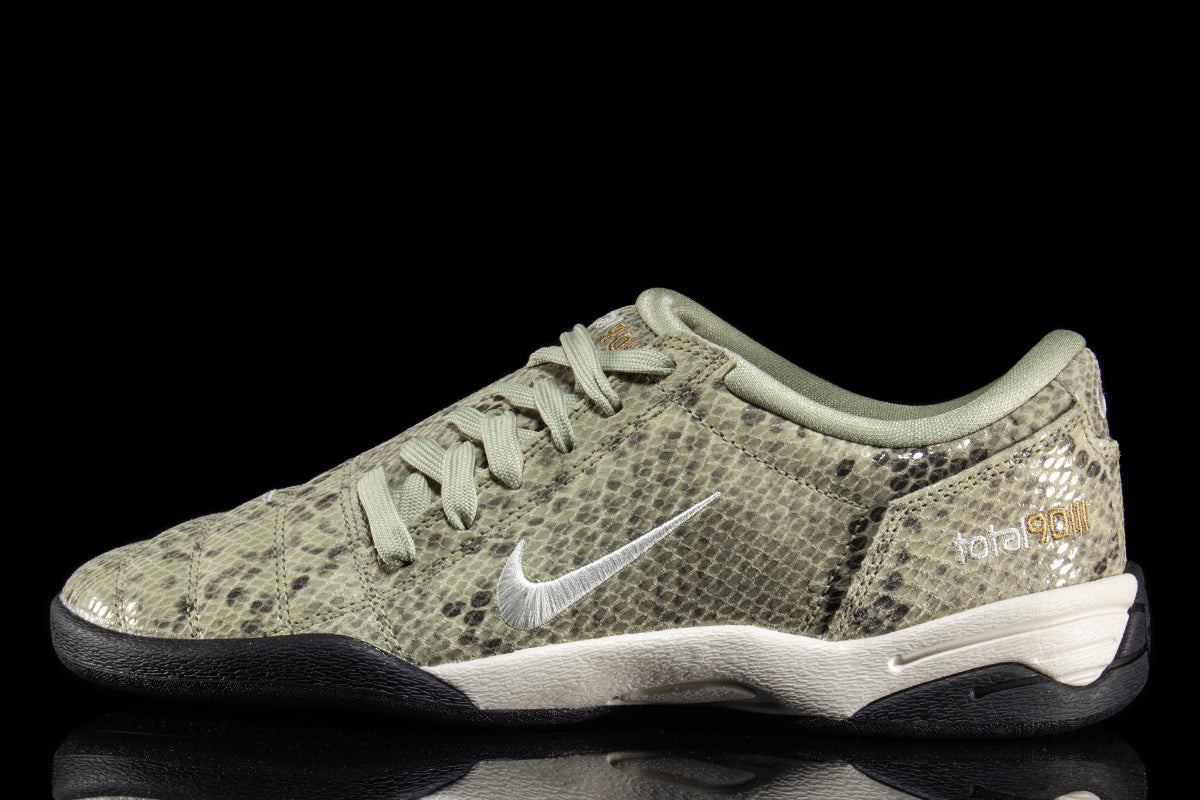 Nike - Women's T90 SE
Style # IB4204-301
Color : Olive Aura / Pale Ivory / Black