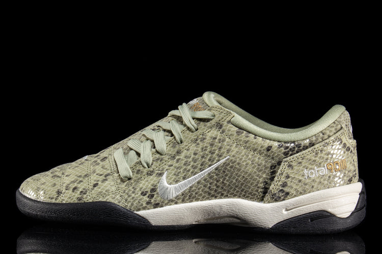 Nike - Women's T90 SE
Style # IB4204-301
Color : Olive Aura / Pale Ivory / Black