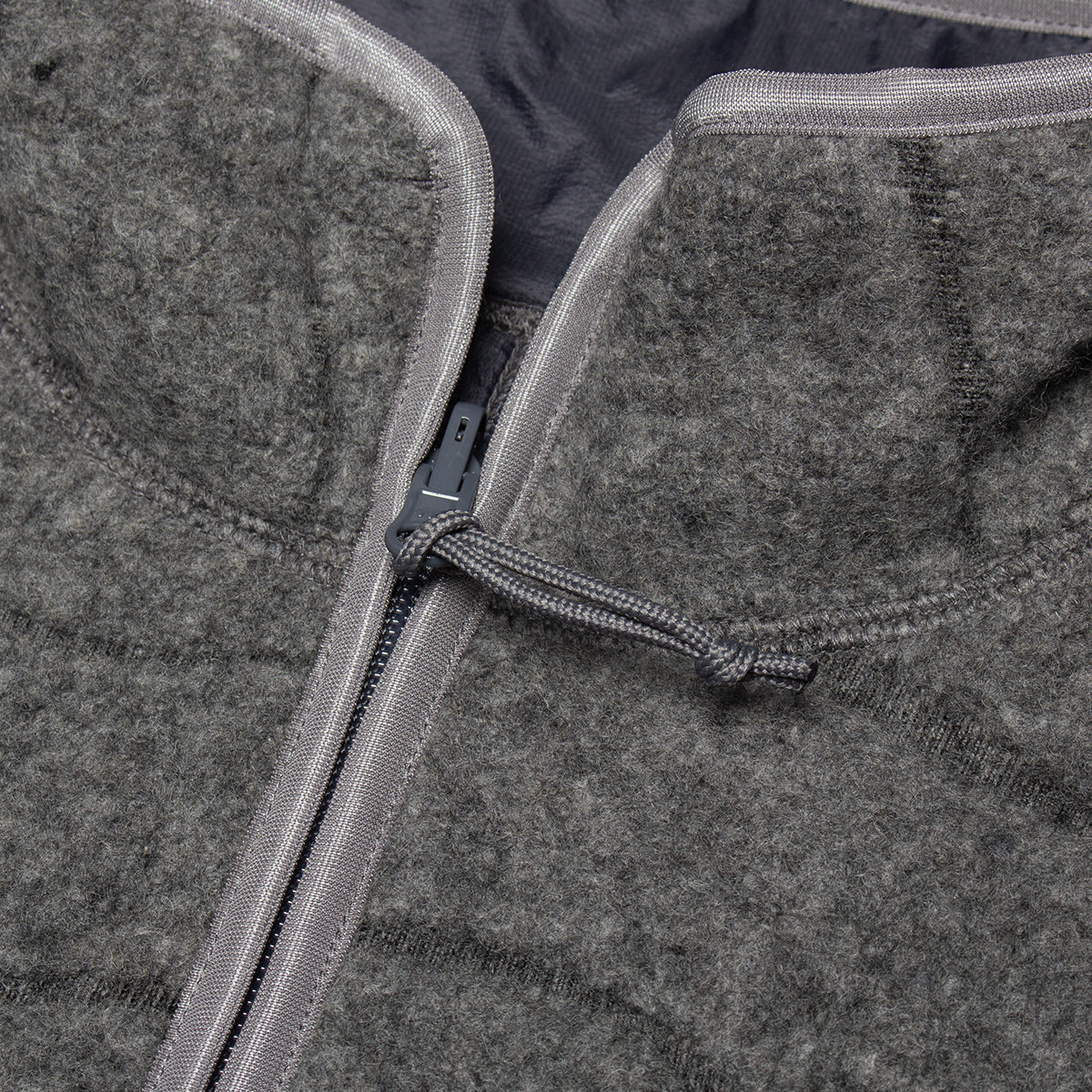 Pilgrim - Mosley Boa Half-Zip Pullover
Style # 3613-0278
Color : Heather Grey