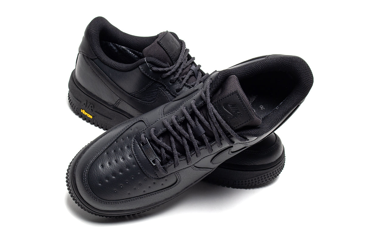 Nike - Air Force 1 GTX Vibram
Style # HV5953-001
Color : Off Noir / Black / Speed Yellow