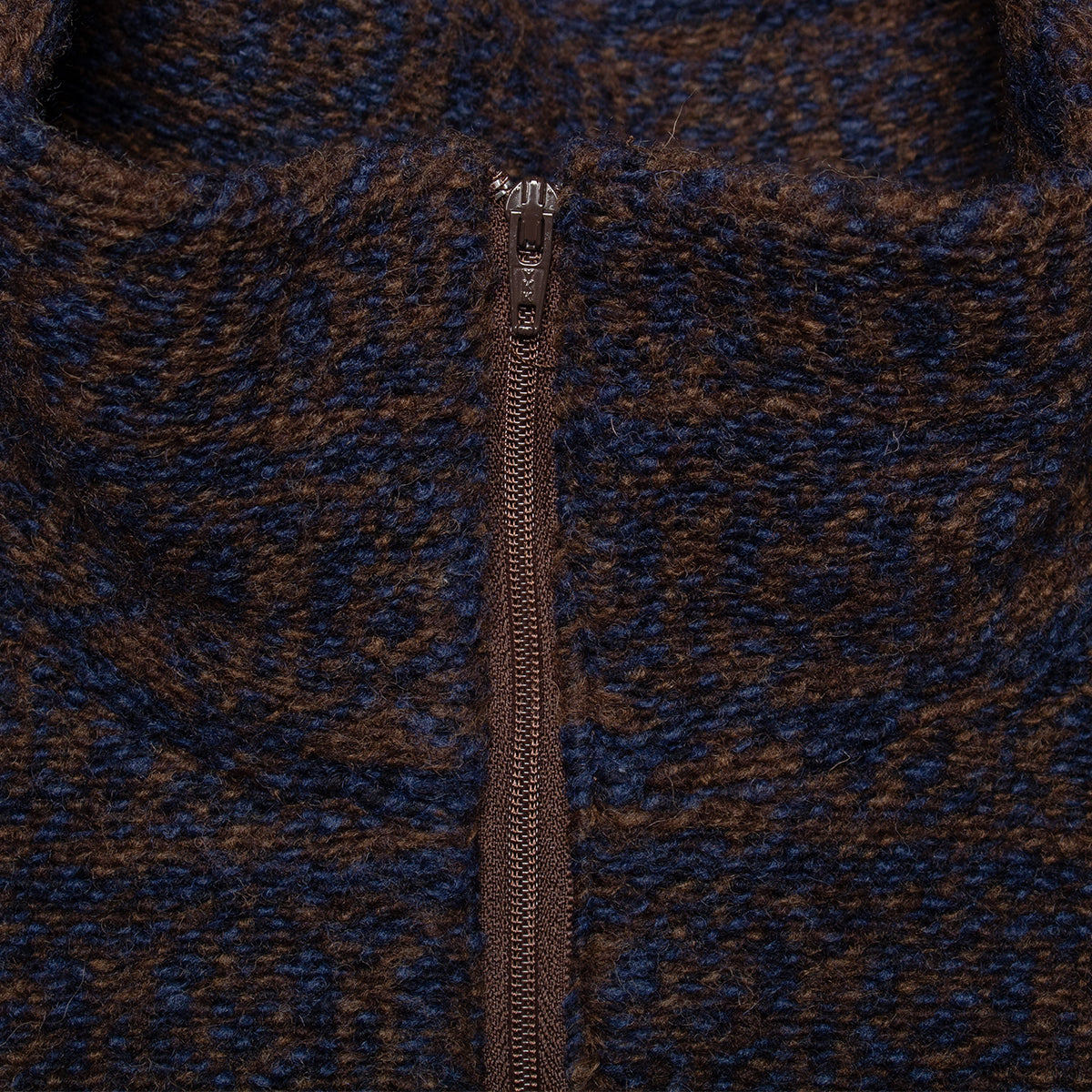 Engineered Garments - Zip Mock Neck
Style # 26F1B004
Color : Brown / Navy