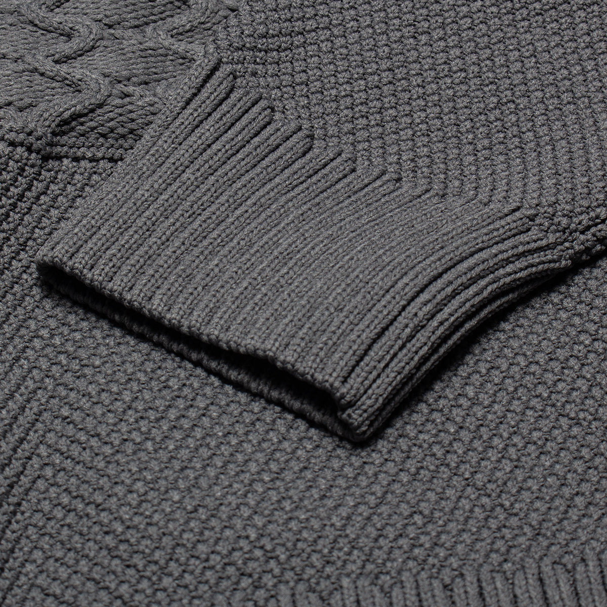 Nanamica - Crew Neck Sweater
Style # S25FJ014U
Color : Heather Grey