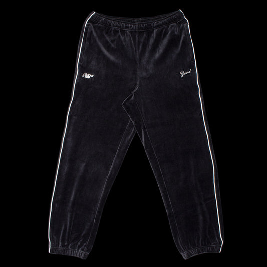 Grand Collection - Velour Track Pant x New Balance
Color : Black