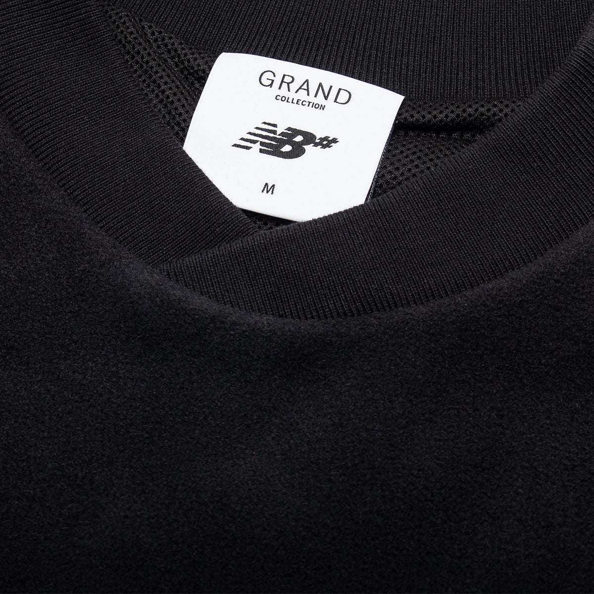 Grand Collection - Polar Fleece Windshirt x New Balance
Color : Black