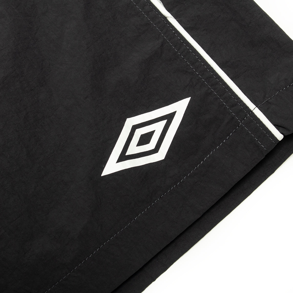 Butter Goods - Long Track Shorts x Umbro
Color : Black