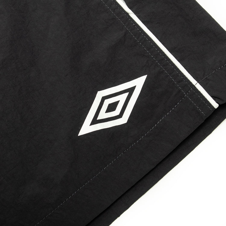 Butter Goods - Long Track Shorts x Umbro
Color : Black