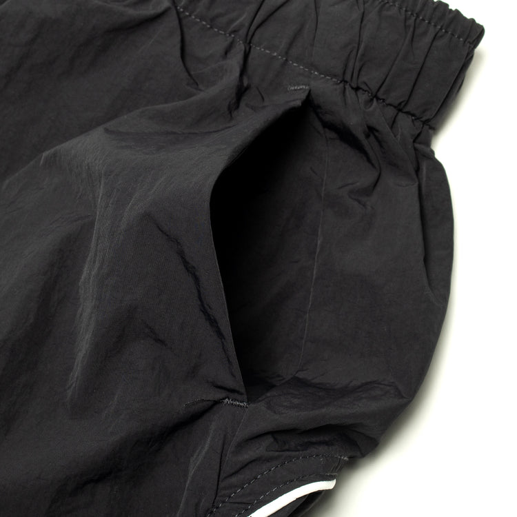 Butter Goods - Long Track Shorts x Umbro
Color : Black
