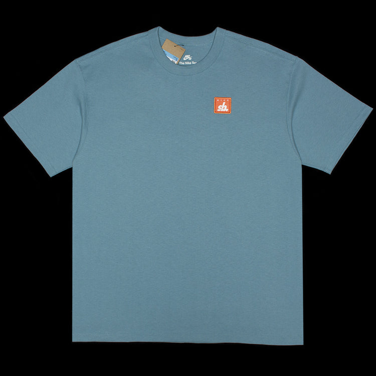 Nike SB | Patch T-Shirt
Style #&nbsp;FJ1167-464
Color : Denim Turq