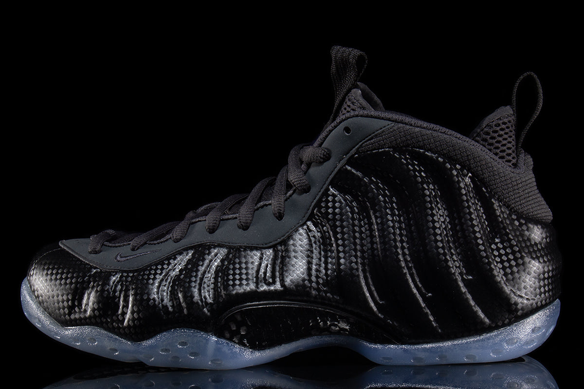 Nike - Air Foamposite One
Style # HF2902-002
Color : Black / DK Smoke Grey