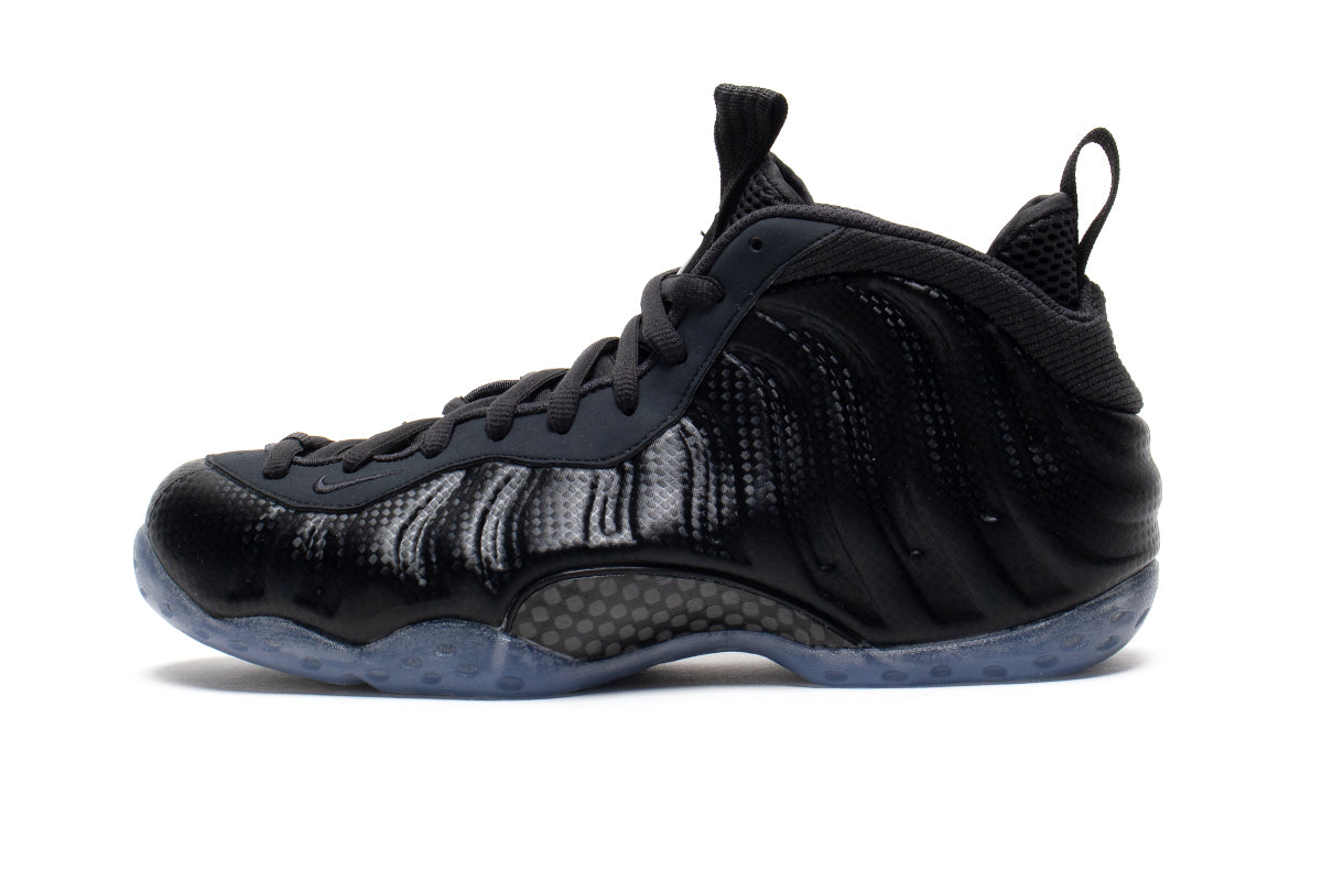 Nike - Air Foamposite One
Style # HF2902-002
Color : Black / DK Smoke Grey