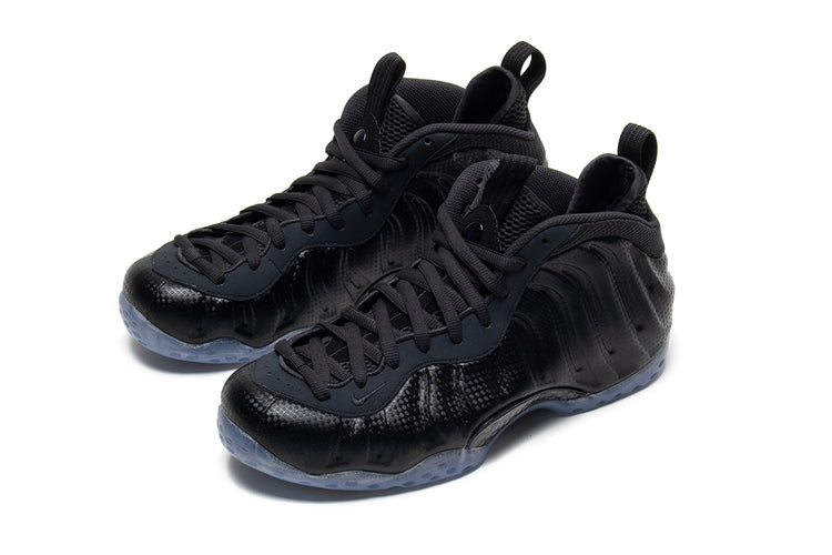 Nike - Air Foamposite One
Style # HF2902-002
Color : Black / DK Smoke Grey