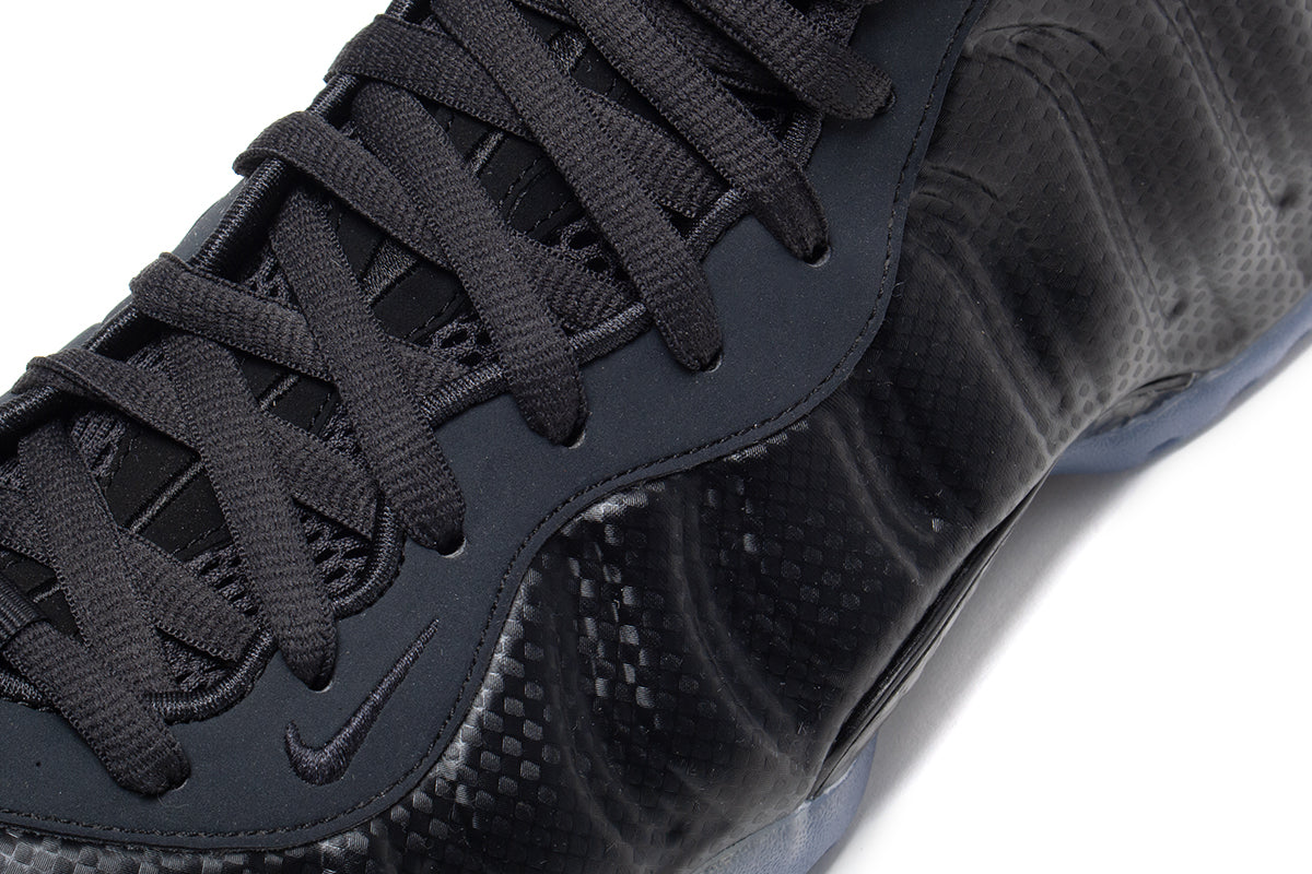 Nike - Air Foamposite One
Style # HF2902-002
Color : Black / DK Smoke Grey