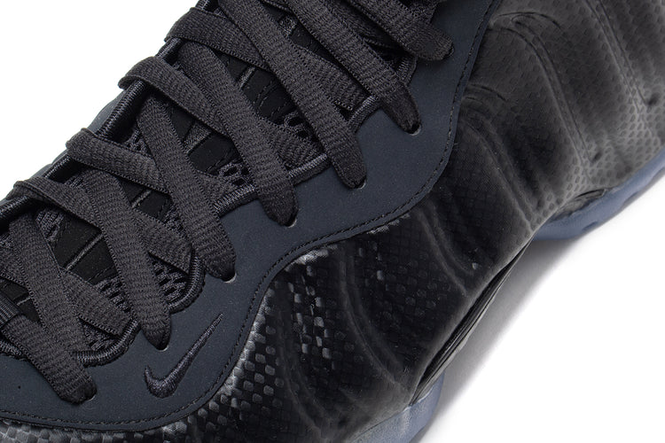 Nike - Air Foamposite One
Style # HF2902-002
Color : Black / DK Smoke Grey