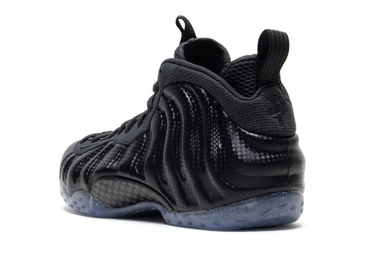 Nike - Air Foamposite One
Style # HF2902-002
Color : Black / DK Smoke Grey