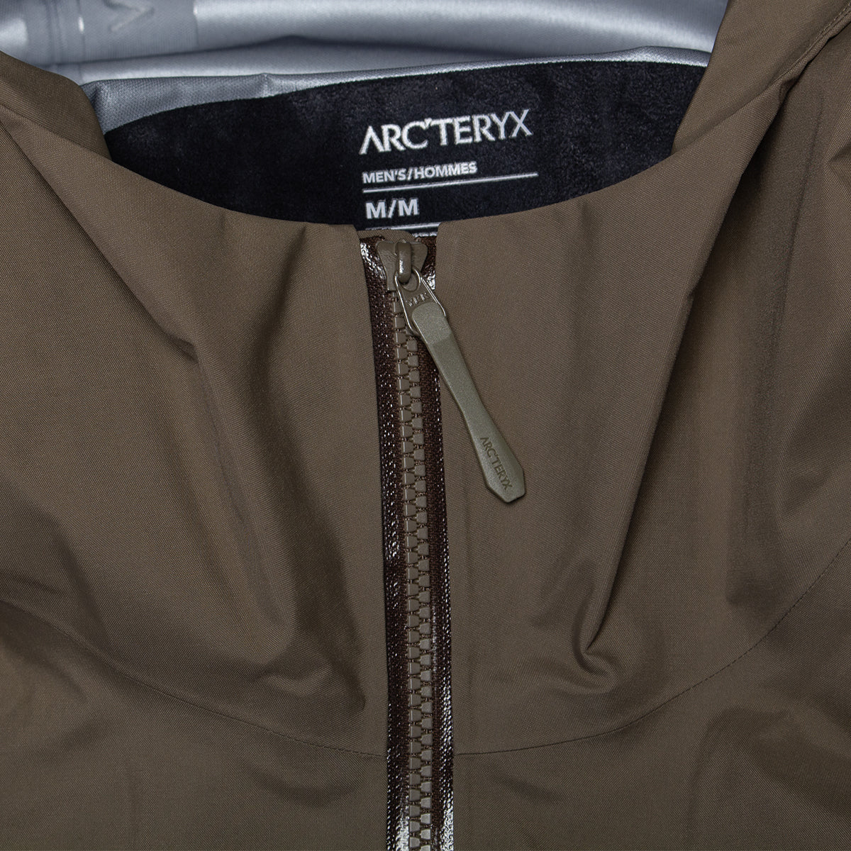 Arc'teryx - Beta Jacket
Style # X000010868
Color : Mongoose