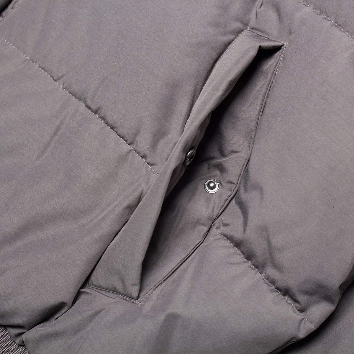 Carhartt WIP - Nebraska Jacket
Style # I035345-3AA
Color : Porphyry / White