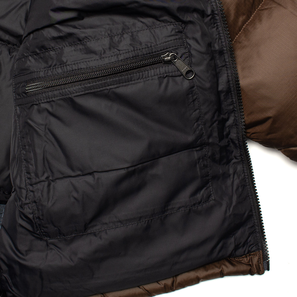 The North Face - 1996 Retro Nuptse Jacket
Style # NF0A3C8DRM11
Color : Dark Chestnut / TNF Black