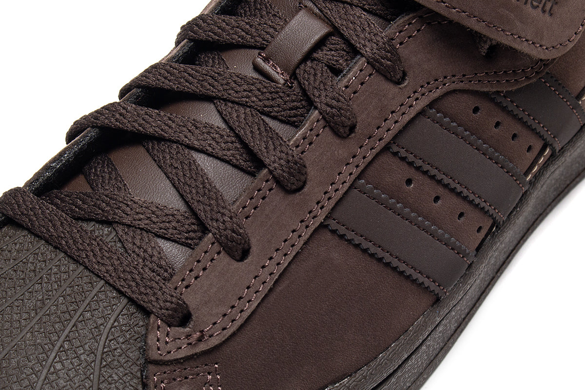 Adidas | Pro Shell x Niels Bennett
Style # IH3411
Color : Brown / Dark Brown