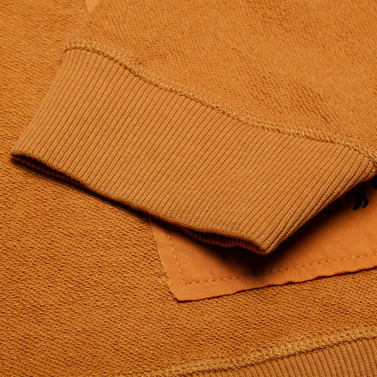 Brain Dead - Gargoyle Crewneck
Color : Light Brown