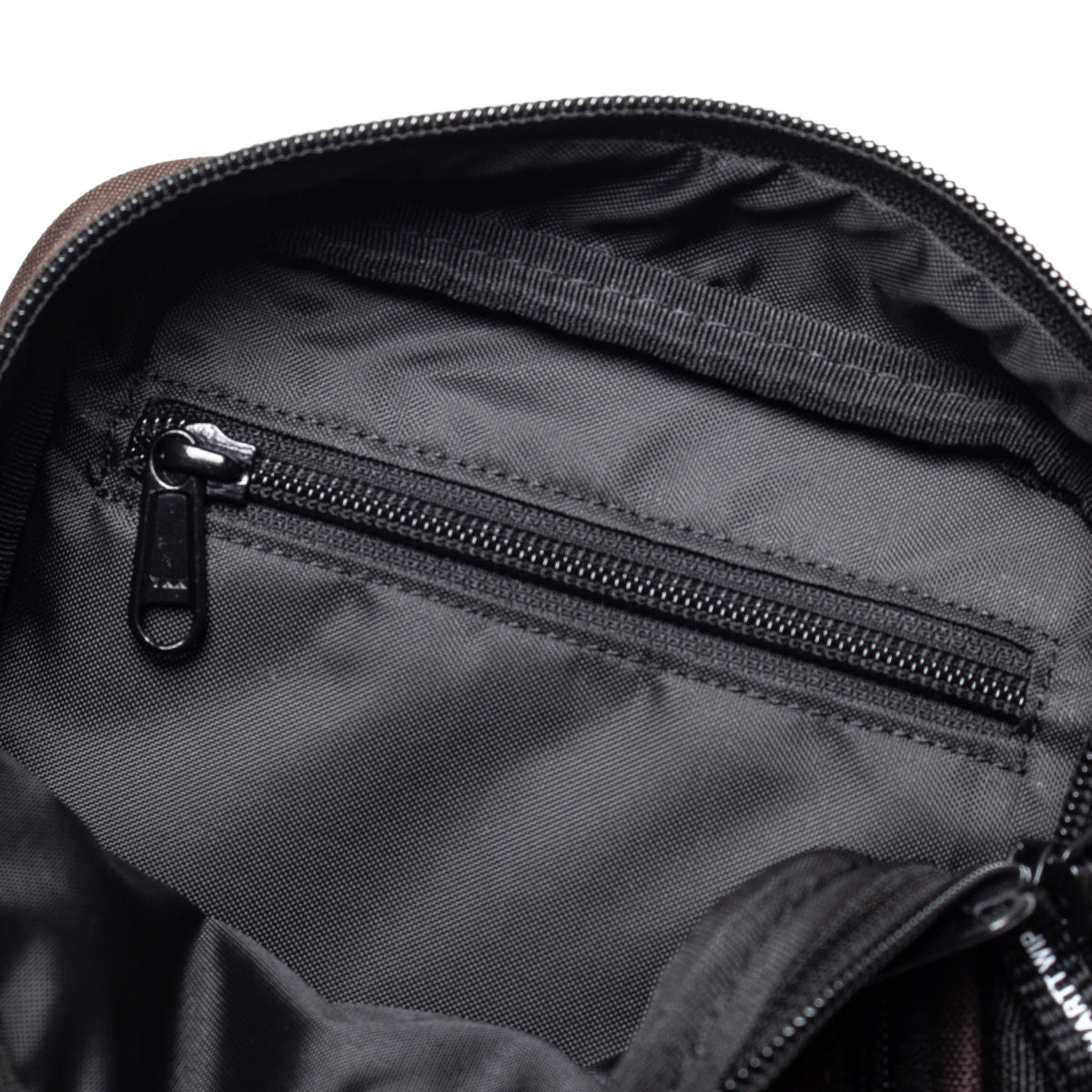 Carhartt WIP - Essentials Bag
Style # I031470-33H
Color : Palisander