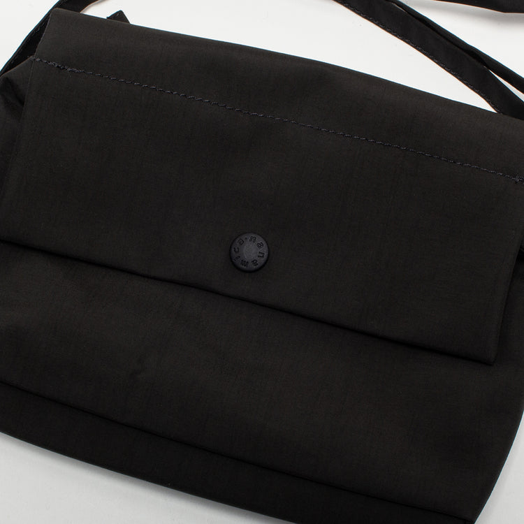 Nanamica - 2L PERTEX Cartridge Bag
Style # S25SO044U
Color : Black