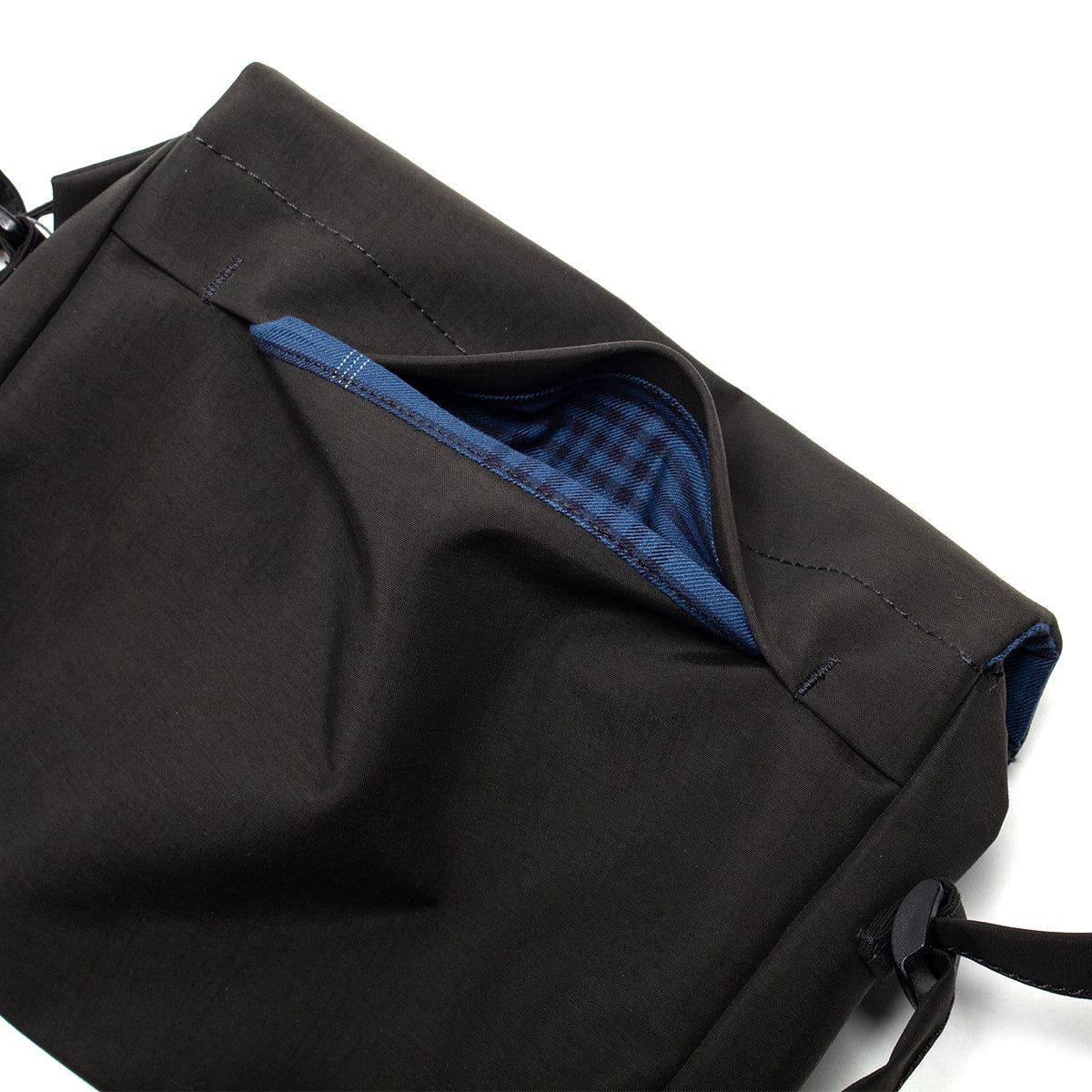 Nanamica - 2L PERTEX Cartridge Bag
Style # S25SO044U
Color : Black
