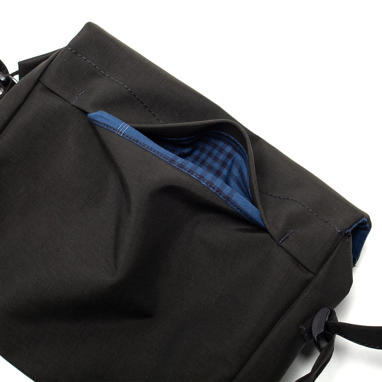 Nanamica - 2L PERTEX Cartridge Bag
Style # S25SO044U
Color : Black