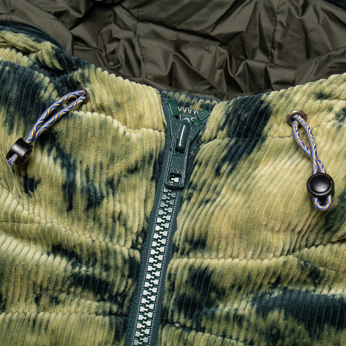 Brain Dead - Bleach Dyed Dimension Puffer Jacket
Color : Olive
