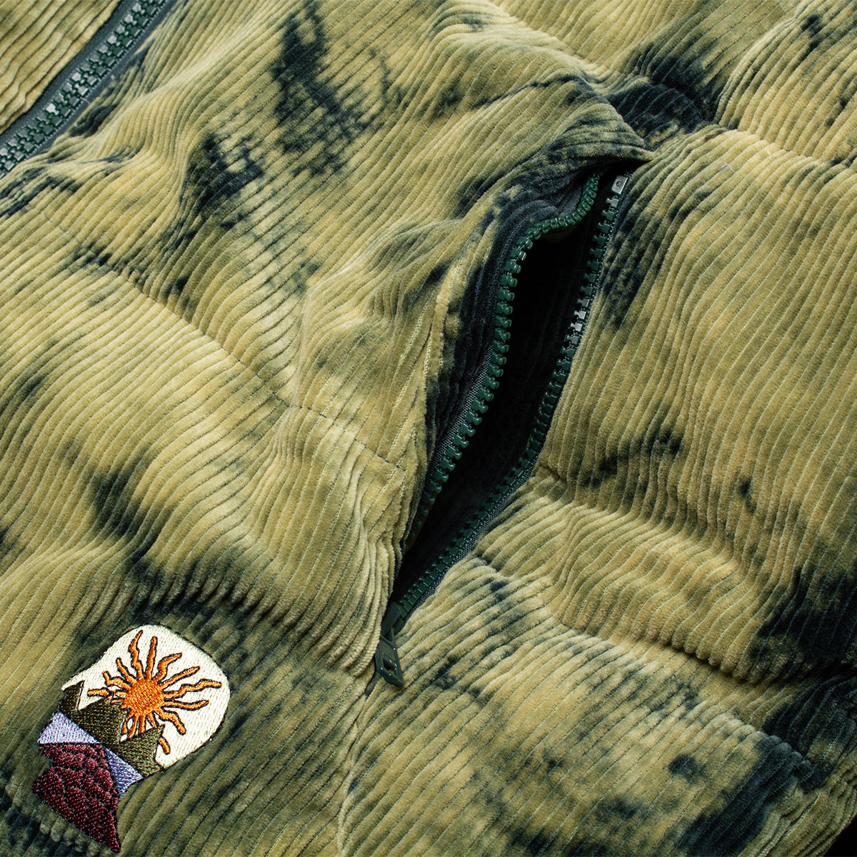 Brain Dead - Bleach Dyed Dimension Puffer Jacket
Color : Olive