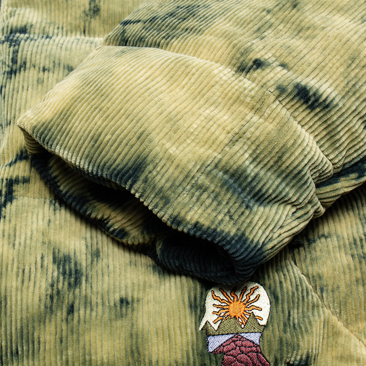 Brain Dead - Bleach Dyed Dimension Puffer Jacket
Color : Olive
