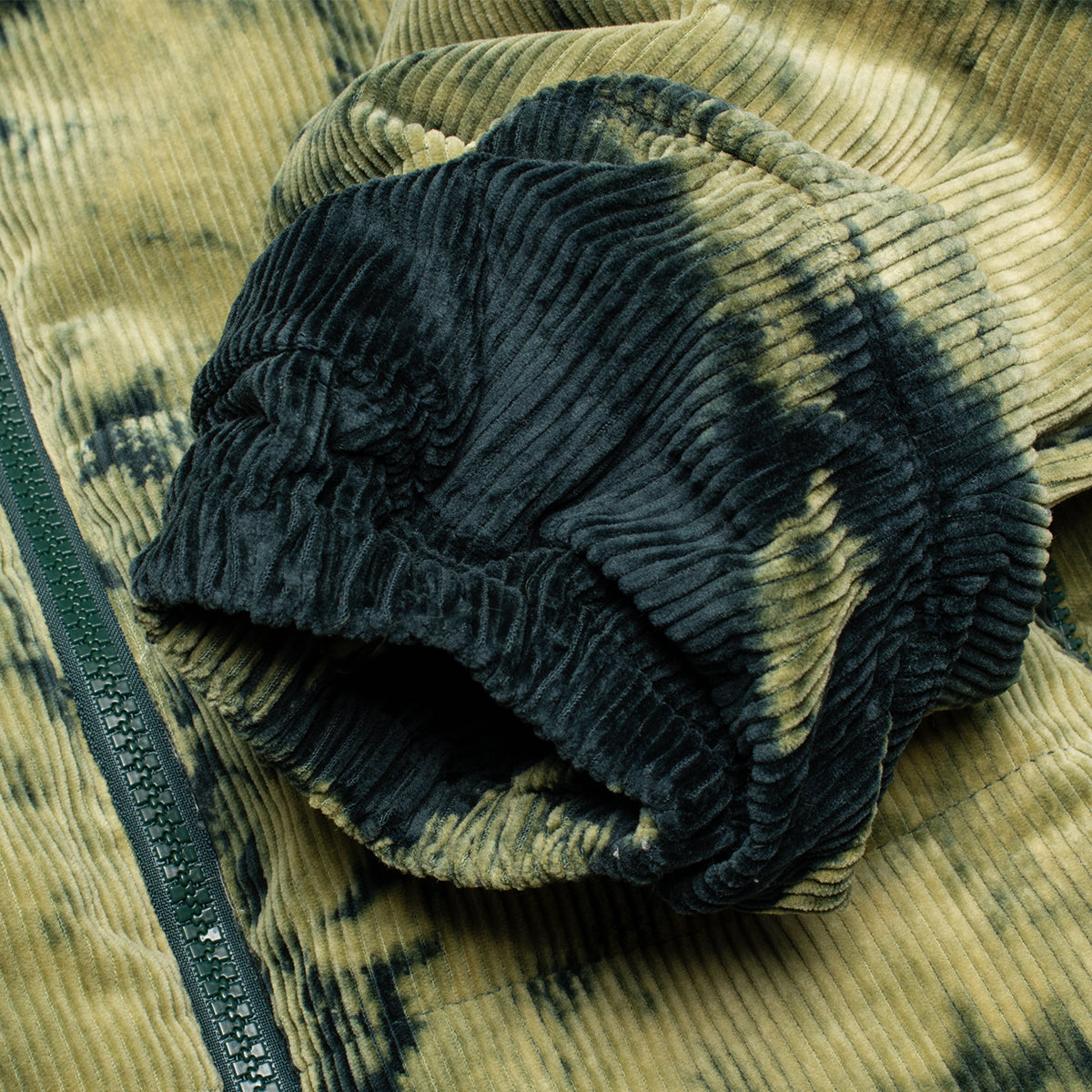 Brain Dead - Bleach Dyed Dimension Puffer Jacket
Color : Olive