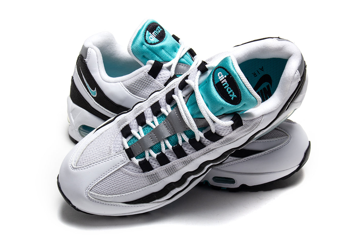 Nike - Air Max 95 OG
Style # IM7409-100
Color : White / Hyper Jade / Black / Metallic Silver