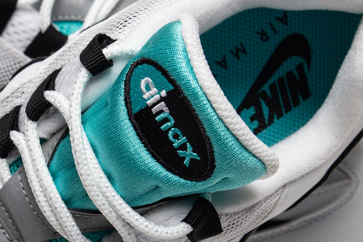 Nike - Air Max 95 OG
Style # IM7409-100
Color : White / Hyper Jade / Black / Metallic Silver