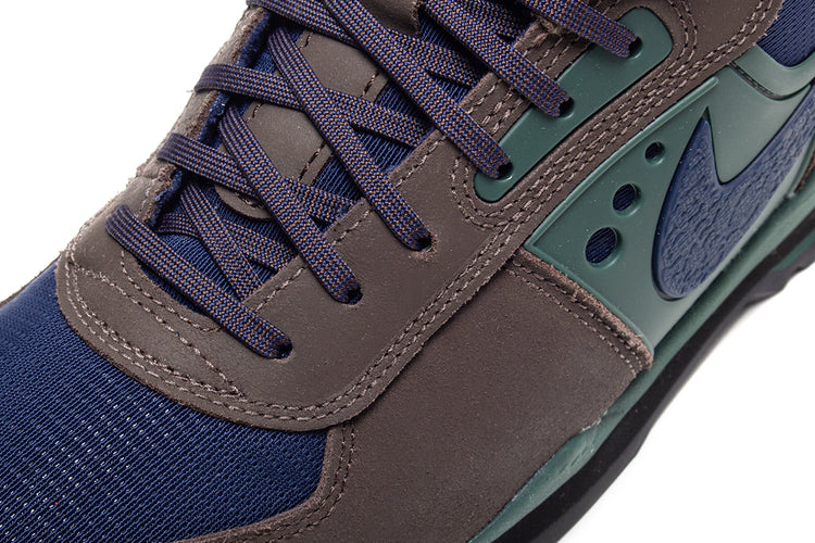 Nike - Air Baltoro SP
Style # IH4450-200
Color : Baroque Brown / Midnight Green