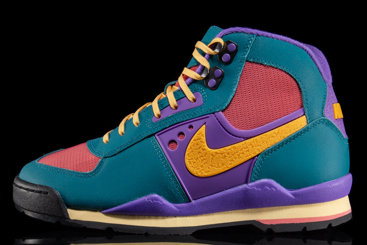 Nike - Air Baltoro SP
Style # IH4450-300
Color : Bright Spruce / Kumquat / Fruit Punch