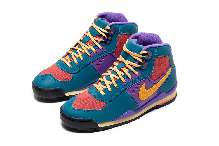 Nike - Air Baltoro SP
Style # IH4450-300
Color : Bright Spruce / Kumquat / Fruit Punch