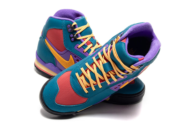 Nike - Air Baltoro SP
Style # IH4450-300
Color : Bright Spruce / Kumquat / Fruit Punch