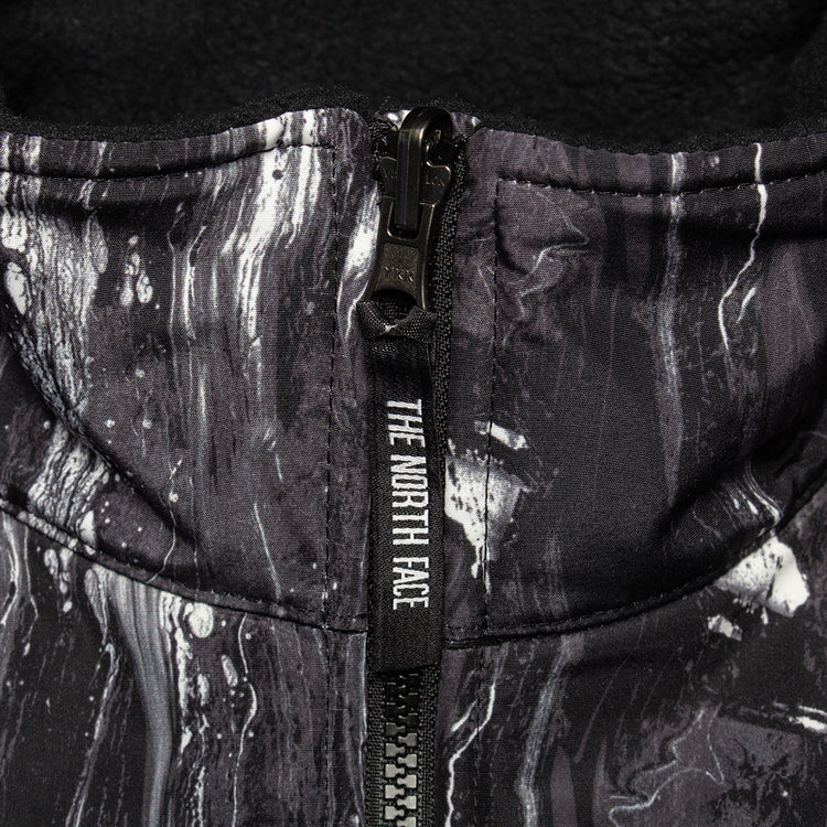 The North Face - Retro Denali Jacket
Style # NF0A8JJYT211
Color : TNF Black Impressions Print