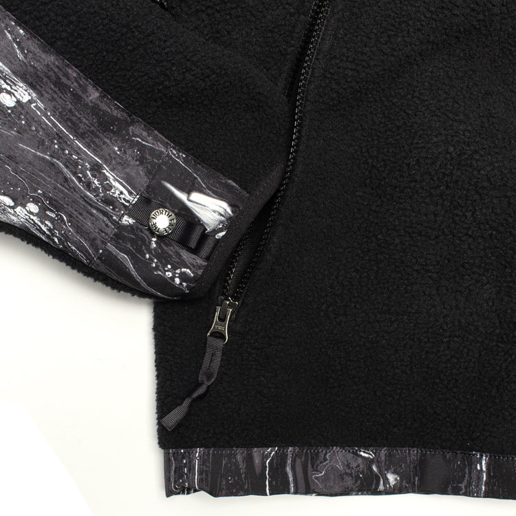 The North Face - Retro Denali Jacket
Style # NF0A8JJYT211
Color : TNF Black Impressions Print