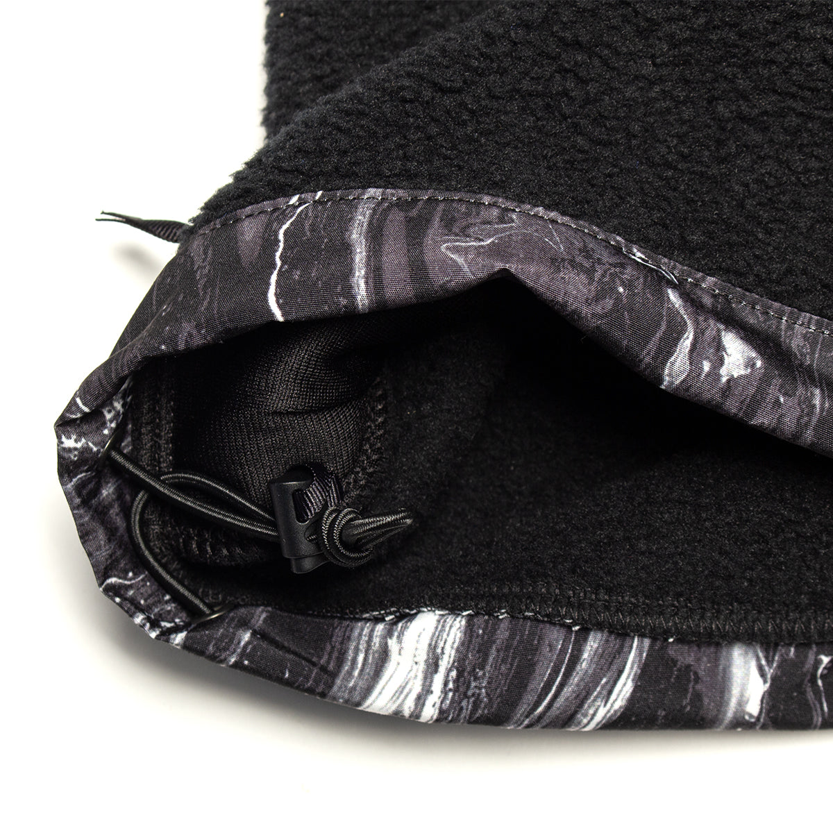 The North Face - Retro Denali Jacket
Style # NF0A8JJYT211
Color : TNF Black Impressions Print