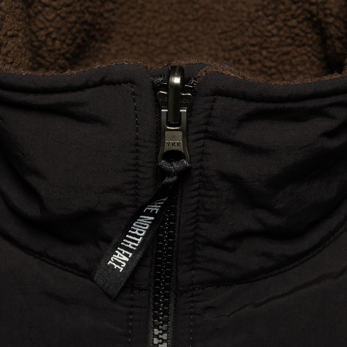 The North Face - Retro Denali Jacket
Style # NF0A88XHRM11
Color : Chestnut / TNF Black