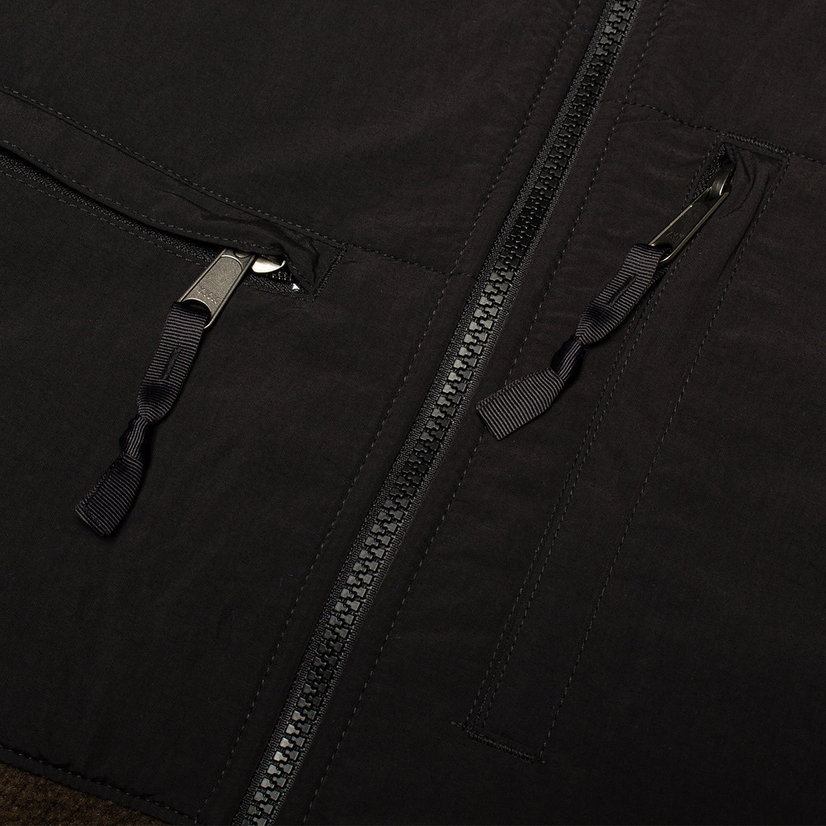 The North Face - Retro Denali Jacket
Style # NF0A88XHRM11
Color : Chestnut / TNF Black