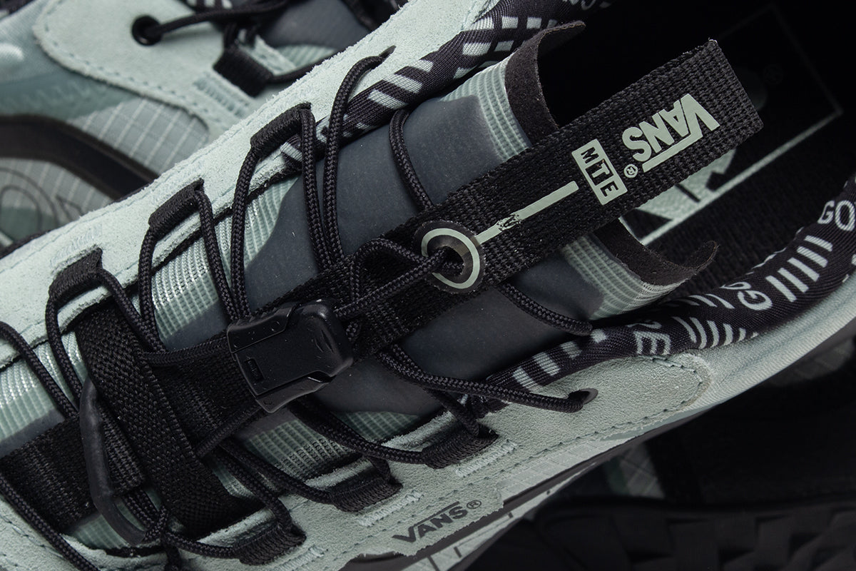 Vans - Crosspath XC Gore-Tex MTE
Style # VN000DAMRMO1
Color : Black / Dusty Olive