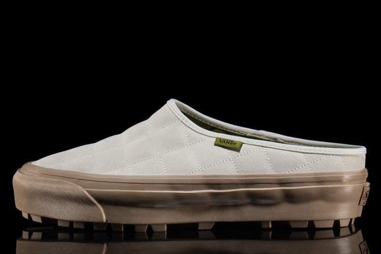 Vans OTW - LX Mule Style 17
Style # VN000DAEC9F1
Color : Egret