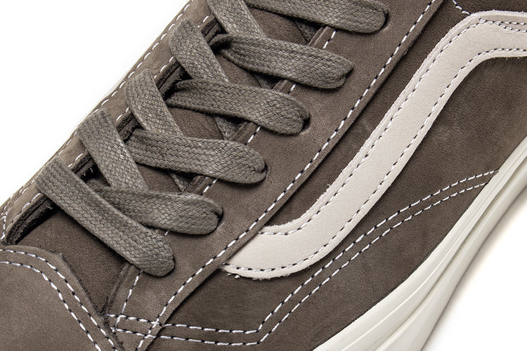 Vans OTW - LX Old Skool 36
Style # VN000D9R9JC1
Color : Le Marais / Bungee Cord