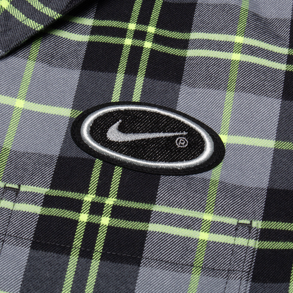 Nike SB - Koston Flannel L/S Button-Up
Style # HV0256-070
Color : DK Smoke Grey / Volt